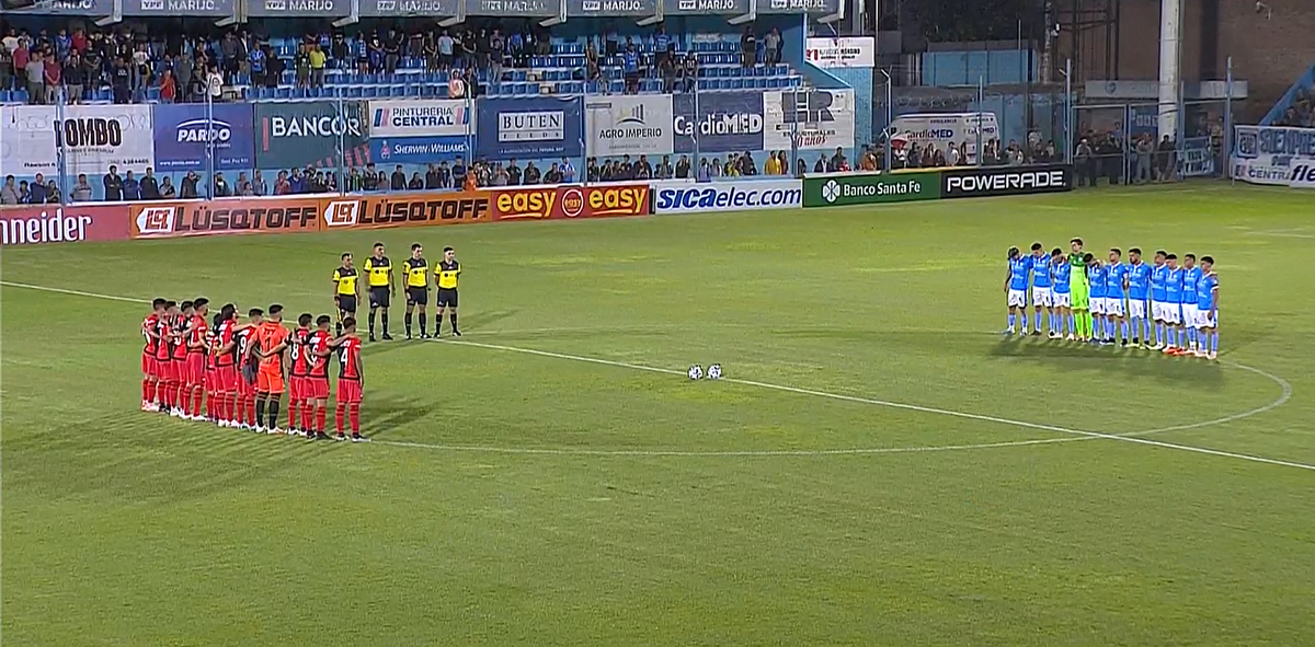 Minuto de silencio en la previa de Colón vs. Estudiantes de Río Cuarto por la muerte de Raggio. Minuto de silencio en la previa de Colón vs. Estudiantes de Río Cuarto por la muerte de Raggio.