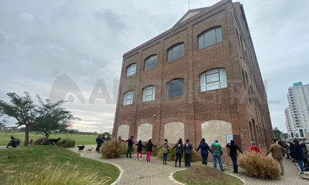 El Liceo municipal es una institución con más de 90 años de trayectoria en la formación y sensibilización artística de miles de niños, niñas, jóvenes y adultos de la ciudad, la región y el país. El Liceo municipal es una institución con más de 90 años de trayectoria en la formación y sensibilización artística de miles de niños, niñas, jóvenes y adultos de la ciudad, la región y el país.
