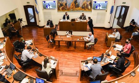 Con medidas de aislamiento, el Concejo sesionó por primera vez tras declararse la pandemia. Con medidas de aislamiento, el Concejo sesionó por primera vez tras declararse la pandemia.