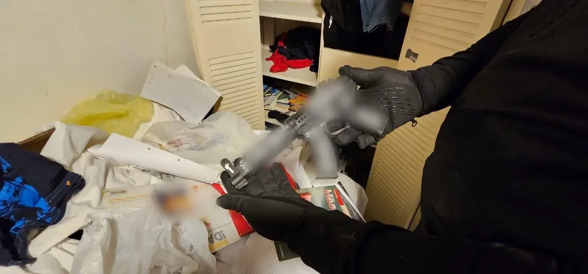 La Policía Federal Argentina (PFA) desbarató un plan de masacre escolar tras allanar una vivienda en el barrio porteño de Caballito.