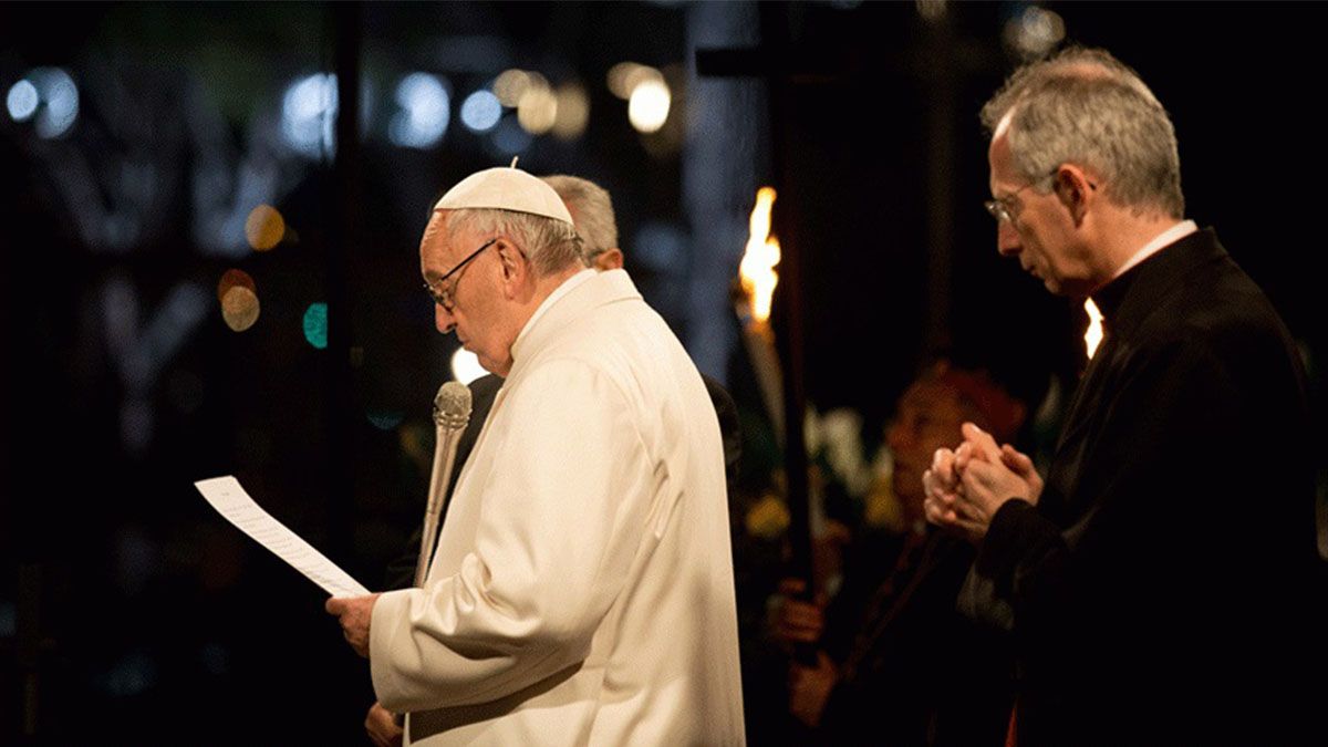 El Papa en el V&iacute;a Crucis celebrado en el Vaticano en 2019. Foto: ACI Prensa