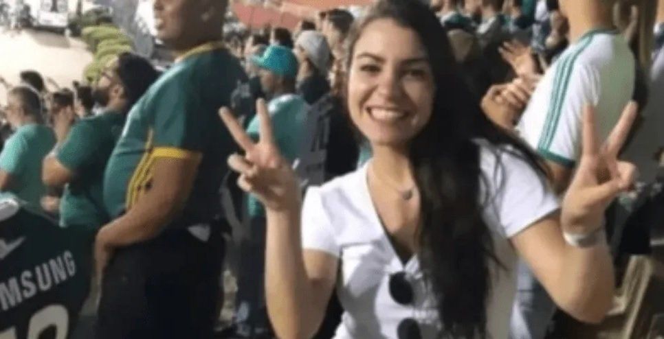 Se infiltró en la tribuna visitante, subió una foto a instagram y fue salvajemente golpeada