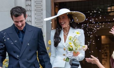 Dua Lipa y Callum Turner se retiraron en taxi tras dar el sí en el registro civil de Londres. Dua Lipa y Callum Turner se retiraron en taxi tras dar el sí en el registro civil de Londres.