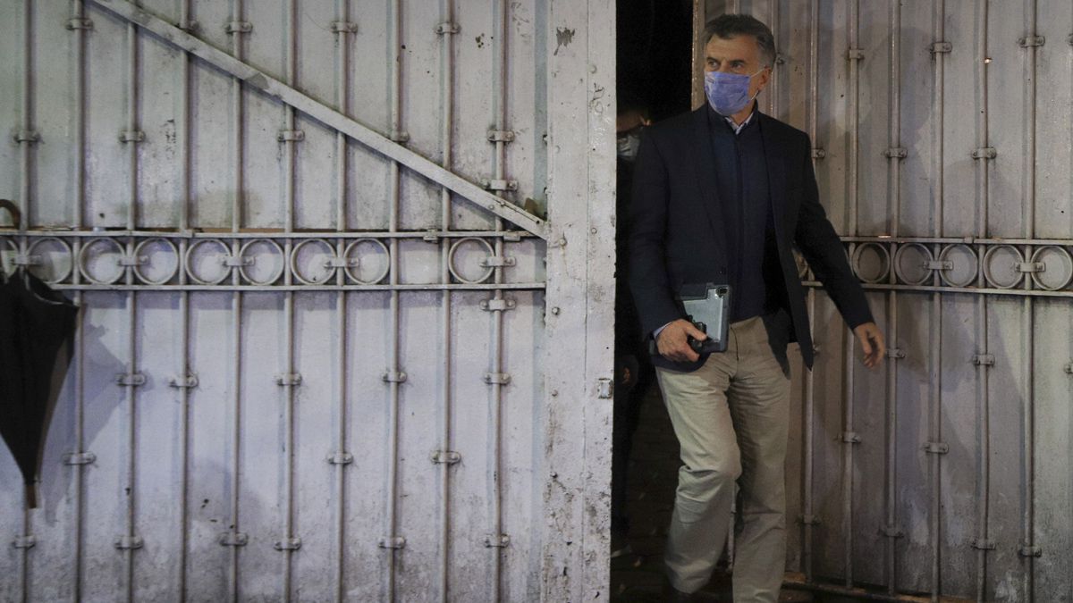 La salida de Macri se dio en medio de una polémica sobre si había sido o no un contacto estrecho de un diputado de la Coalición Cívica