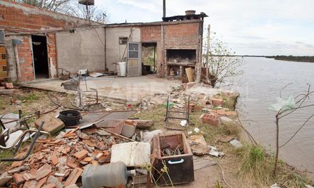 En la zona se encuentran 11 viviendas que debieron ser desalojadas en forma inmediata En la zona se encuentran 11 viviendas que debieron ser desalojadas en forma inmediata