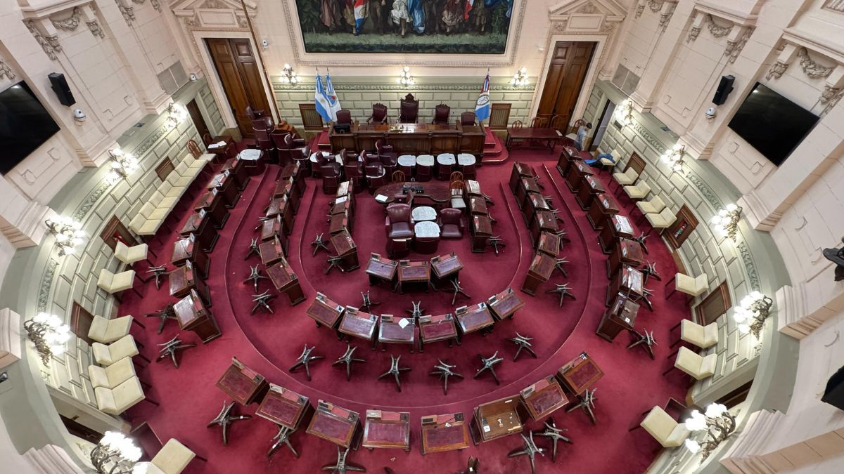El recinto de la Cámara de Diputados fue readecuado para la Convención Reformadora. El recinto de la Cámara de Diputados fue readecuado para la Convención Reformadora.