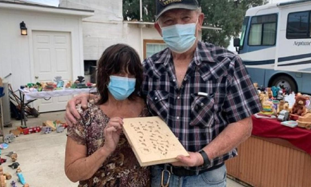 Una pareja de jubilados hizo 1400 juguetes de madera para regalar en Navidad Una pareja de jubilados hizo 1400 juguetes de madera para regalar en Navidad