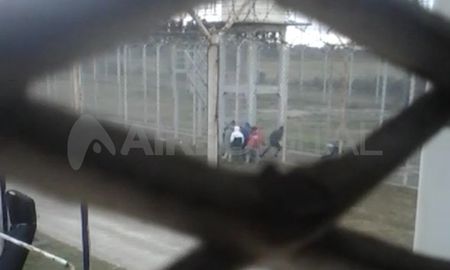 El momento en que al menos ocho presos escaparon del penal de Piñero. El momento en que al menos ocho presos escaparon del penal de Piñero.