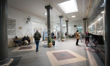 Hospital Cullen: está internado un hombre baleado en un asalto. Hospital Cullen: está internado un hombre baleado en un asalto.