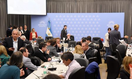 El paquete fiscal será votado junto con la Ley Bases. El paquete fiscal será votado junto con la Ley Bases.