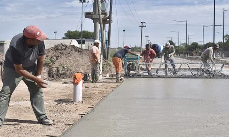 El monto de inversión en estas obras ronda los $500 millones y, en este sentido, Jatón manifestó que “el dinero destinado es mucho, pero era fundamental terminar con un atraso de más de 50 años. Eran trabajos necesarios y los estamos haciendo”. El monto de inversión en estas obras ronda los $500 millones y, en este sentido, Jatón manifestó que “el dinero destinado es mucho, pero era fundamental terminar con un atraso de más de 50 años. Eran trabajos necesarios y los estamos haciendo”.