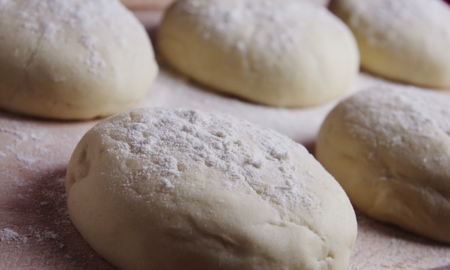 Masa para pizza en pocos pasos: la receta y los consejos para que te salga deliciosa Masa para pizza en pocos pasos: la receta y los consejos para que te salga deliciosa