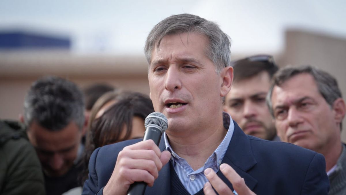 El ministro de Economía de Santa Fe, Pablo Olivares, analizó el proyecto de Javier Milei y advirtió sobre algunas inconsistencias. El ministro de Economía de Santa Fe, Pablo Olivares, analizó el proyecto de Javier Milei y advirtió sobre algunas inconsistencias.