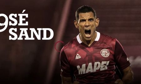José Sand acordó con Lanús y renovó contrato por un año.
