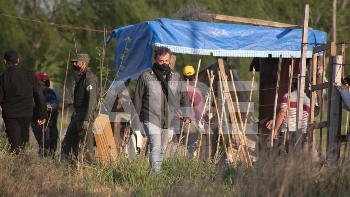 El operativo comenzó a las 6 y ya se están desarmando los ranchos de las familias que serán reubicadas.