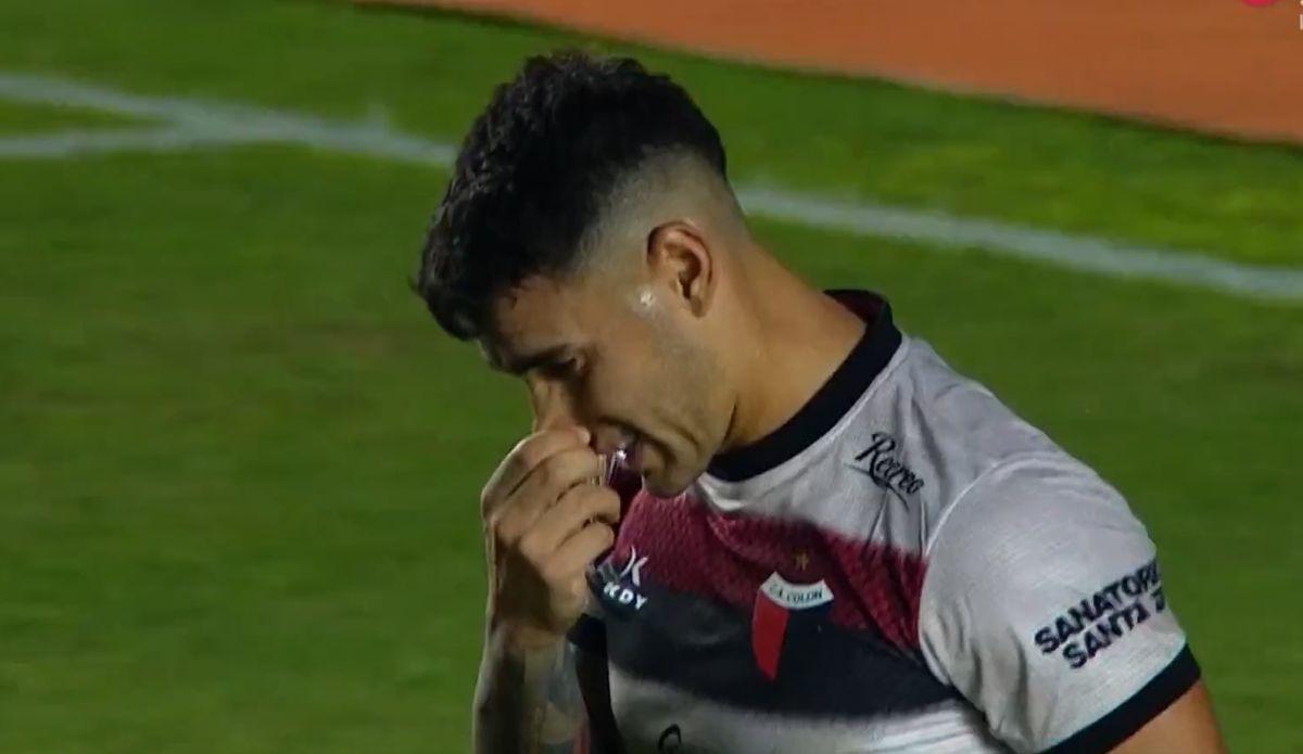 José Pablo Neris no pudo anotar de penal ante Atlético Tucumán y Colón lleva tres penales errados de forma consecutiva.