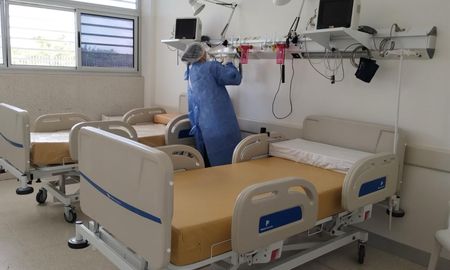 Quince profesionales que trabajan en la guardia del hospital de Coronda fueron trasladados al Cullen. Quince profesionales que trabajan en la guardia del hospital de Coronda fueron trasladados al Cullen.