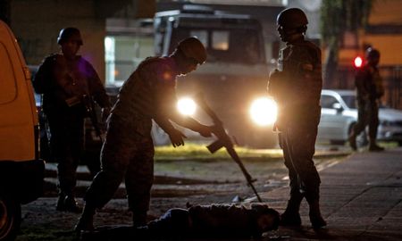 once muertos y 110 supermercados saqueados durante el estallido de violencia en chile once muertos y 110 supermercados saqueados durante el estallido de violencia en chile