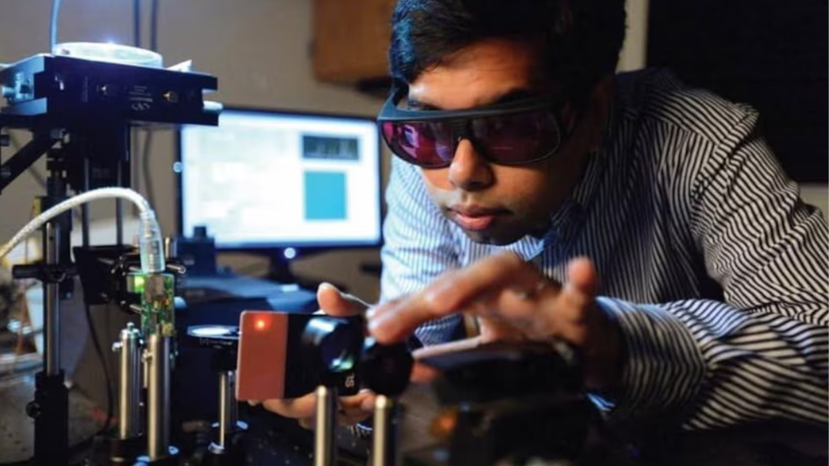 El estudio mostró que el azufre no está ausente en el espacio sino integrado en moléculas más grandes difíciles de detectar (Johns Hopkins University) El estudio mostró que el azufre no está ausente en el espacio sino integrado en moléculas más grandes difíciles de detectar (Johns Hopkins University)