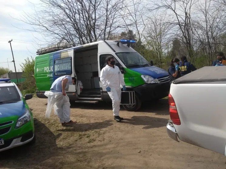 Así llegaban los efectivos de la Policía Científica al lugar 