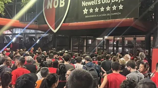 La manifestación reunió a más de 500 personas para expresarse en contra de la actual dirigencia.&nbsp;