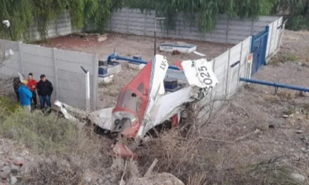 cayo una avioneta en mendoza y los tripulantes se salvaron de milagro cayo una avioneta en mendoza y los tripulantes se salvaron de milagro