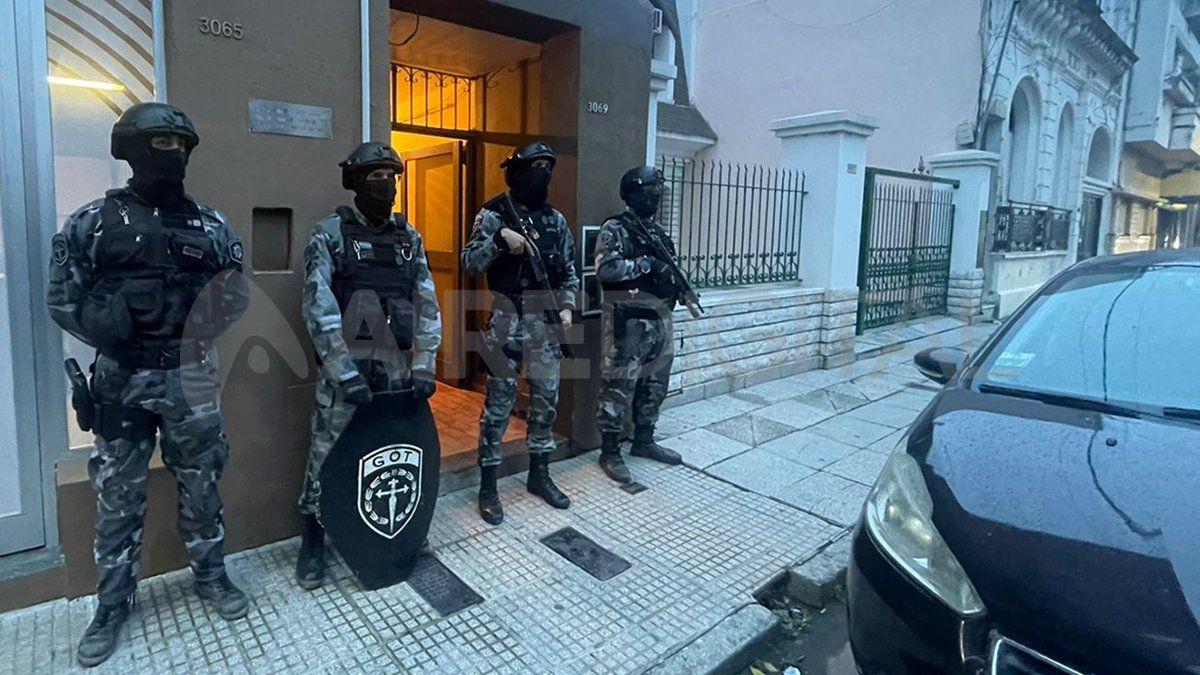 Las investigadoras del caso irrumpieron en el domicilio con grupos tácticos de la Unidad Regional I. Las investigadoras del caso irrumpieron en el domicilio con grupos tácticos de la Unidad Regional I.
