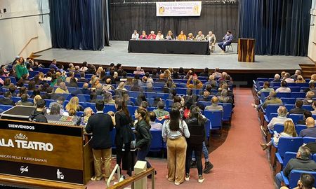 El Congreso del PJ se desarrolló en el Teatro Luz y Fuerza de la ciudad de Santa Fe. El Congreso del PJ se desarrolló en el Teatro Luz y Fuerza de la ciudad de Santa Fe.