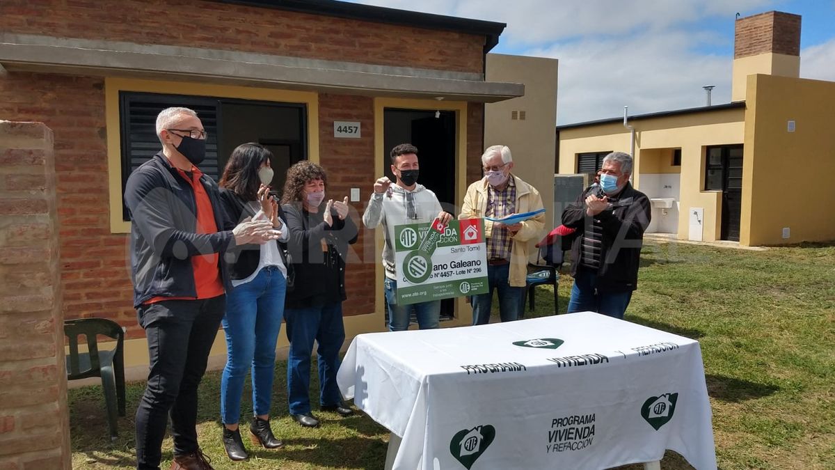 La emoción de los ocho beneficiarios al acceder a la vivienda propia en Santo Tomé.
