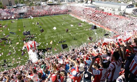Los simpatizantes de Unión reciben a su equipo. Los simpatizantes de Unión reciben a su equipo.