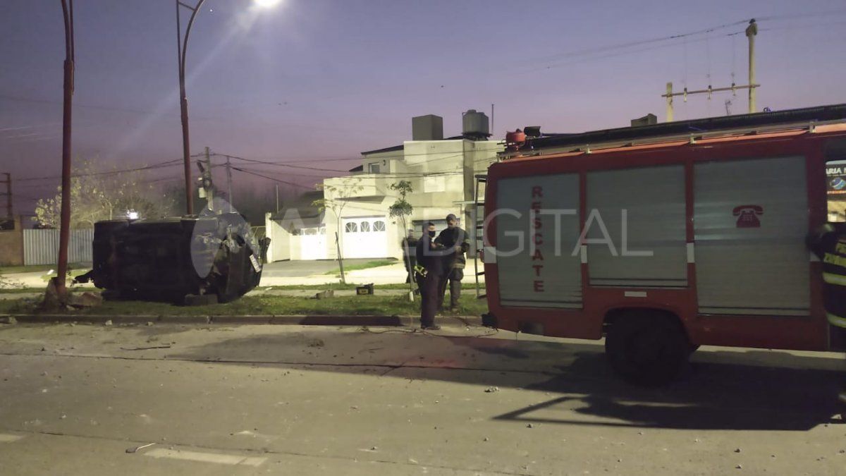 Persecución y vuelco de una camioneta de la policía