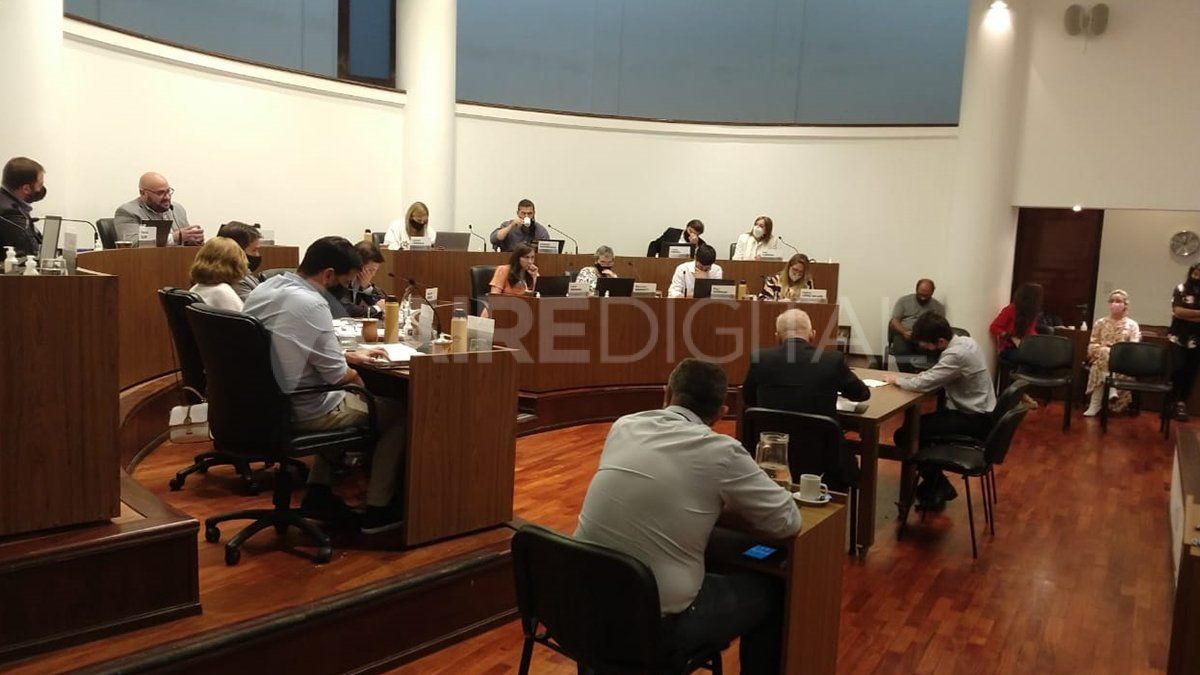 En la última sesión del Concejo de Santa Fe, se aprobó un proyecto unificado de los ediles Luciana Ceresola y Carlos Suárez que establece las sanciones para aquellas personas que en la ciudad de Santa Fe organicen fiestas clandestinas.