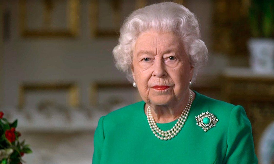 Isabel II quedó sorprendida por el impactante anuncio de Harry de que había estado trabajando en secreto en sus memorias.