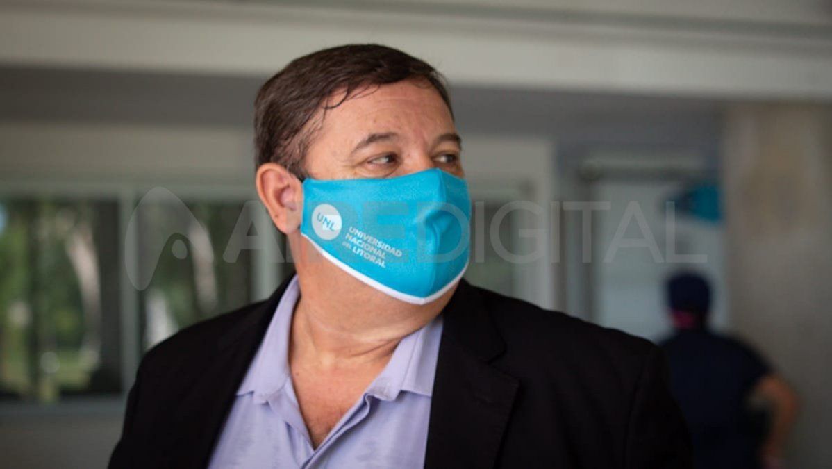 Enrique Mammarella en la inauguración del vacunatorio en Ciudad Universitaria. 