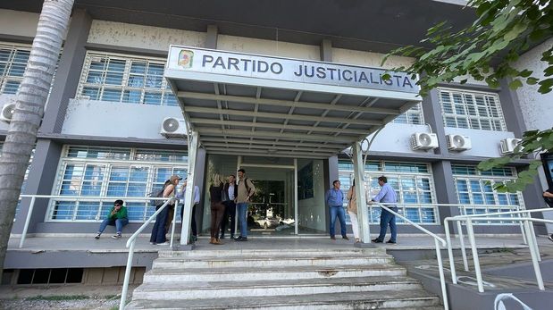Dirigentes de todos los sectores del Partido Justicialista de Santa Fe mantuvieron un encuentro en la sede partidaria de la capital provincial y coincidieron en destacar como “positivo” el acercamiento de representantes.