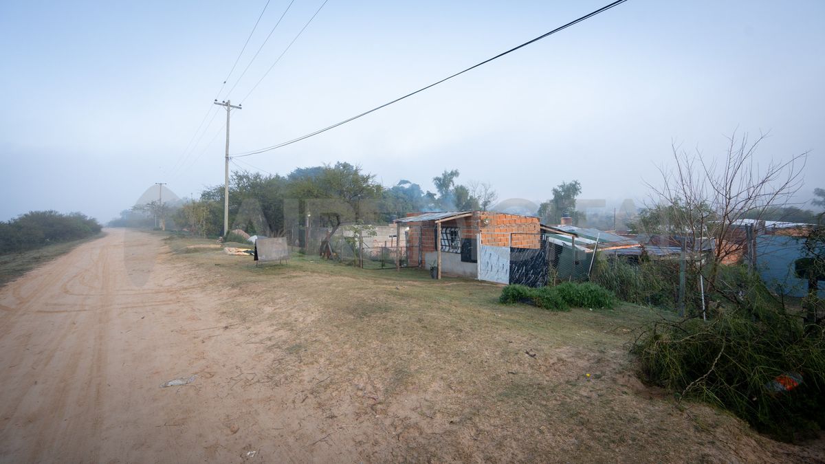 Durante años, en San José del Rincón se permitió la construcción de viviendas junto a los terraplenes e, incluso, a la altura del coronamiento de las defensas. En algunos casos, las viviendas están en áreas que deben funcionar como reservorios. Durante años, en San José del Rincón se permitió la construcción de viviendas junto a los terraplenes e, incluso, a la altura del coronamiento de las defensas. En algunos casos, las viviendas están en áreas que deben funcionar como reservorios.