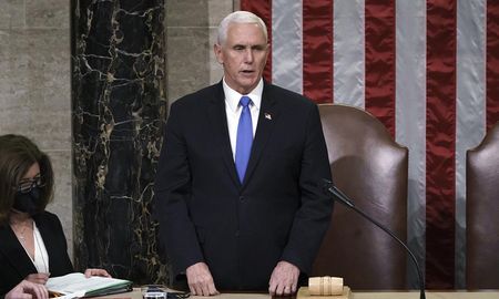 El oficialismo no dará lugar al juicio político que busca destituir a Trump antes de dejar el poder la próxima semana. El oficialismo no dará lugar al juicio político que busca destituir a Trump antes de dejar el poder la próxima semana.