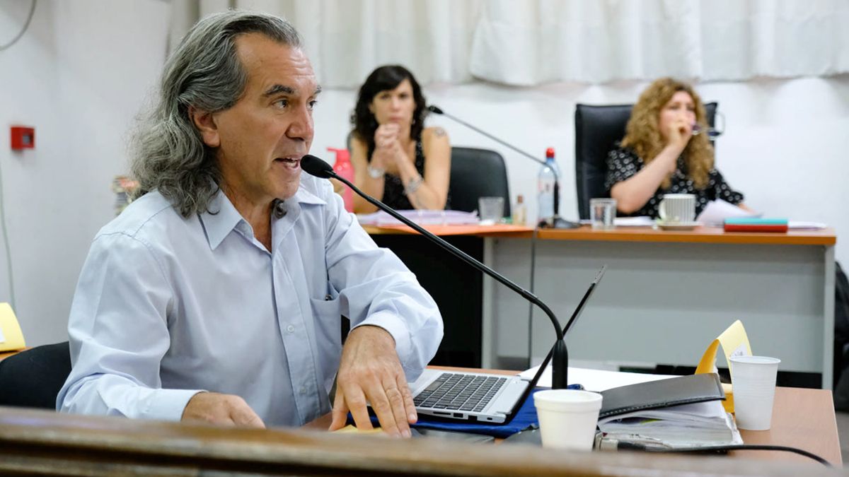 Desde el Colectivo Mario Bosch de Abogadas/os en causas de lesa humanidad solicitaron este jueves la remoción por inhabilidad moral a los seis diputados nacionales de La Libertad Avanza. Desde el Colectivo Mario Bosch de Abogadas/os en causas de lesa humanidad solicitaron este jueves la remoción por inhabilidad moral a los seis diputados nacionales de La Libertad Avanza.