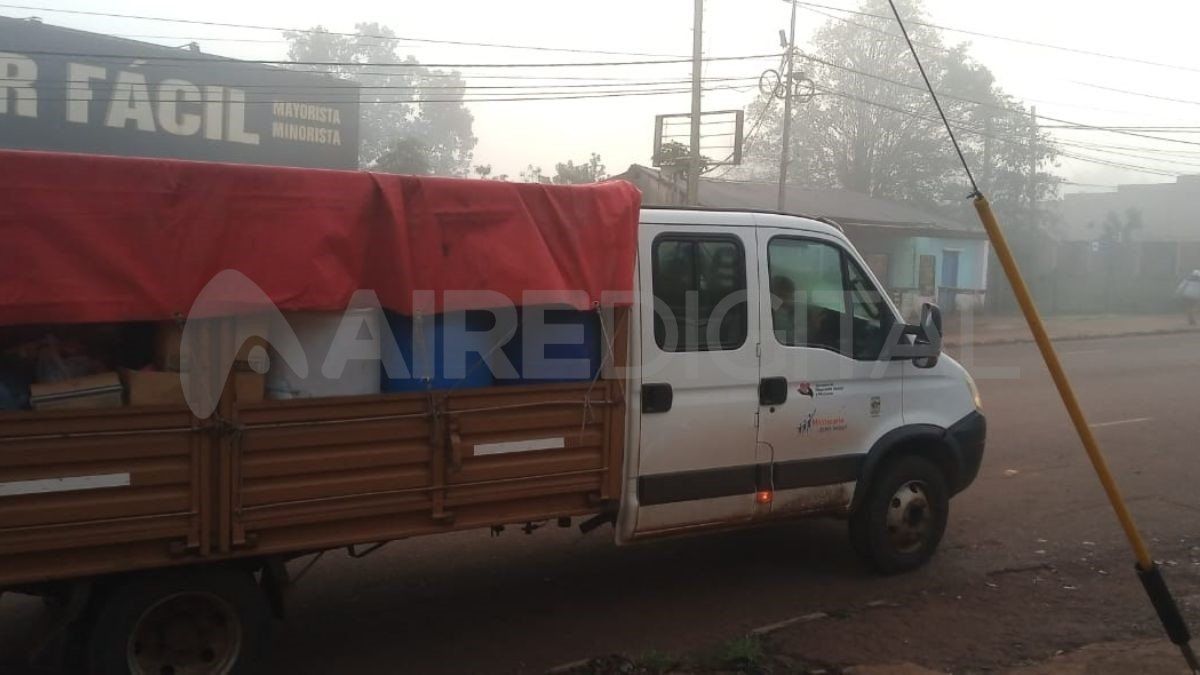 Viajan en un camión solidario que desde las últimas tres misiones solo les cobra el combustible. Viajan en un camión solidario que desde las últimas tres misiones solo les cobra el combustible.