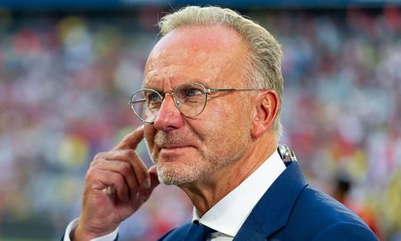 Karl Heinz Rummenigge, del Bayern Munich, se ofreció como mediador entre la UEFA y la Superliga Europea para el bien del fútbol. Karl Heinz Rummenigge, del Bayern Munich, se ofreció como mediador entre la UEFA y la Superliga Europea para el bien del fútbol.
