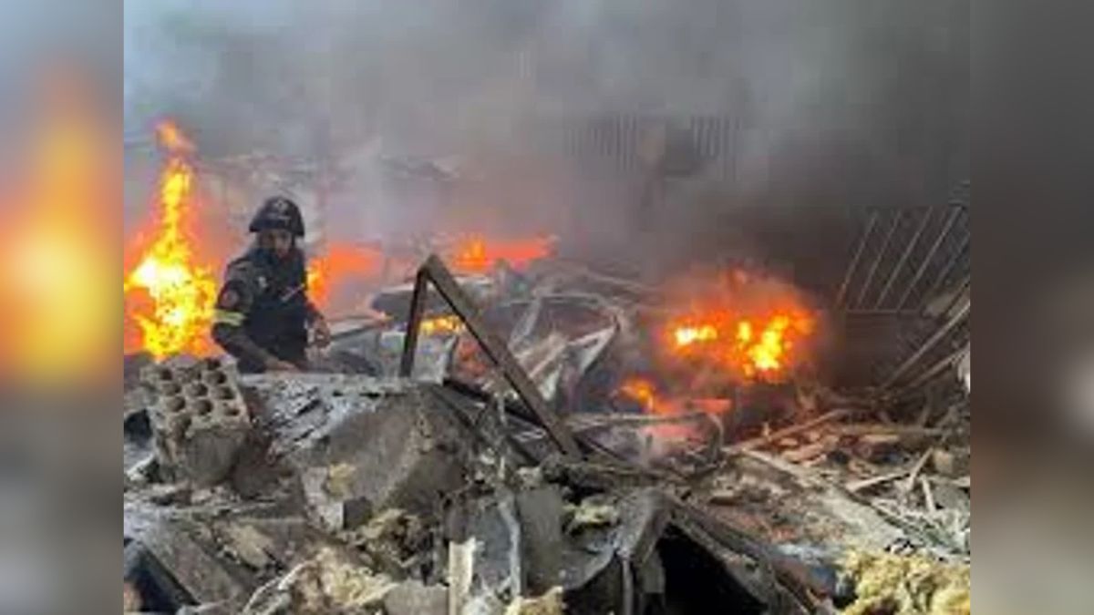 Seispersonas murieron y otras dos resultaron heridas tras bombardeos israelíes endistintas localidades del sur libanés.