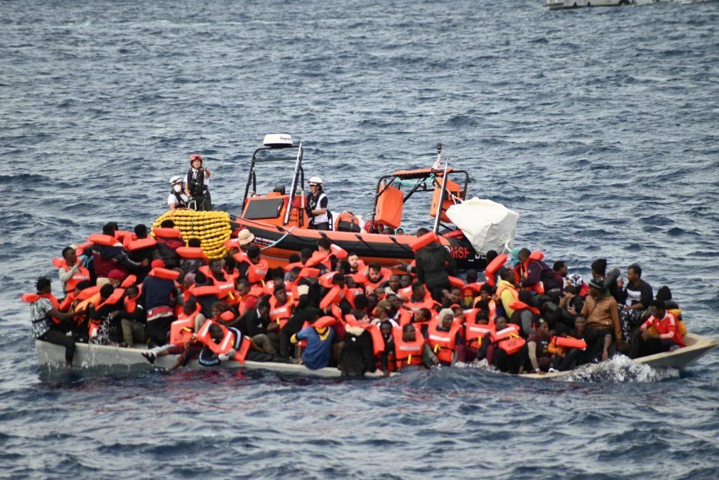 A bordo del barco había 99 sobrevivientes y 10 inmigrantes fallecidos.