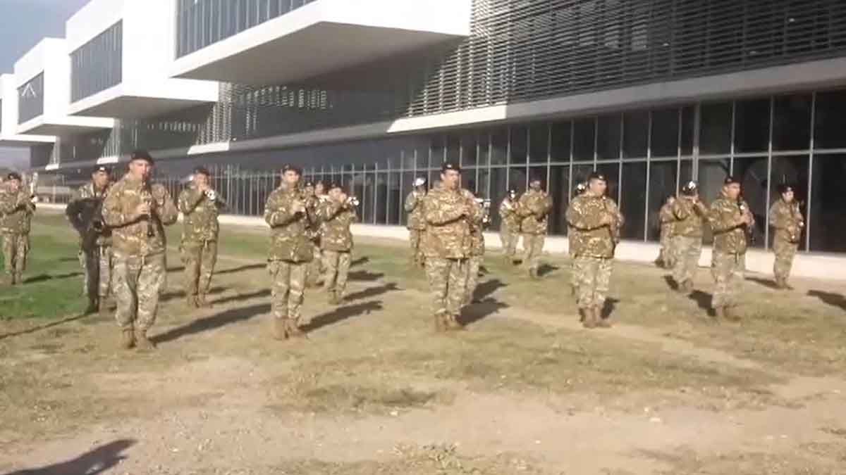La banda del Liceo sigue dando ánimos al personal sanitario de Santa&nbsp;