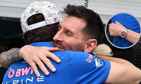 Lionel Messi sorprendió utilizando un reloj con diamantes de una suma millonaria. Lionel Messi sorprendió utilizando un reloj con diamantes de una suma millonaria.