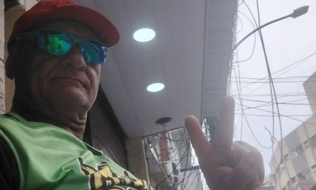 Un argentino de 67 años fue detenido por insultos racistas dirigidos hacia una joven en un supermercado de Río de Janeiro, en Brasil. Un argentino de 67 años fue detenido por insultos racistas dirigidos hacia una joven en un supermercado de Río de Janeiro, en Brasil.