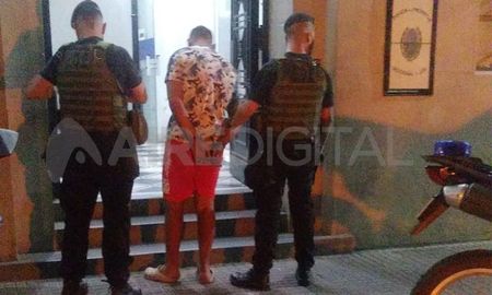 El joven detenido en Varadero Sarsotti fue acusado por su propia madre de ser el autor del crimen de su hermano. El joven detenido en Varadero Sarsotti fue acusado por su propia madre de ser el autor del crimen de su hermano.