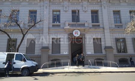Aquella mañana el asaltante ingresó encapuchado al edificio y cometió el atraco a cara descubierta. Aquella mañana el asaltante ingresó encapuchado al edificio y cometió el atraco a cara descubierta.