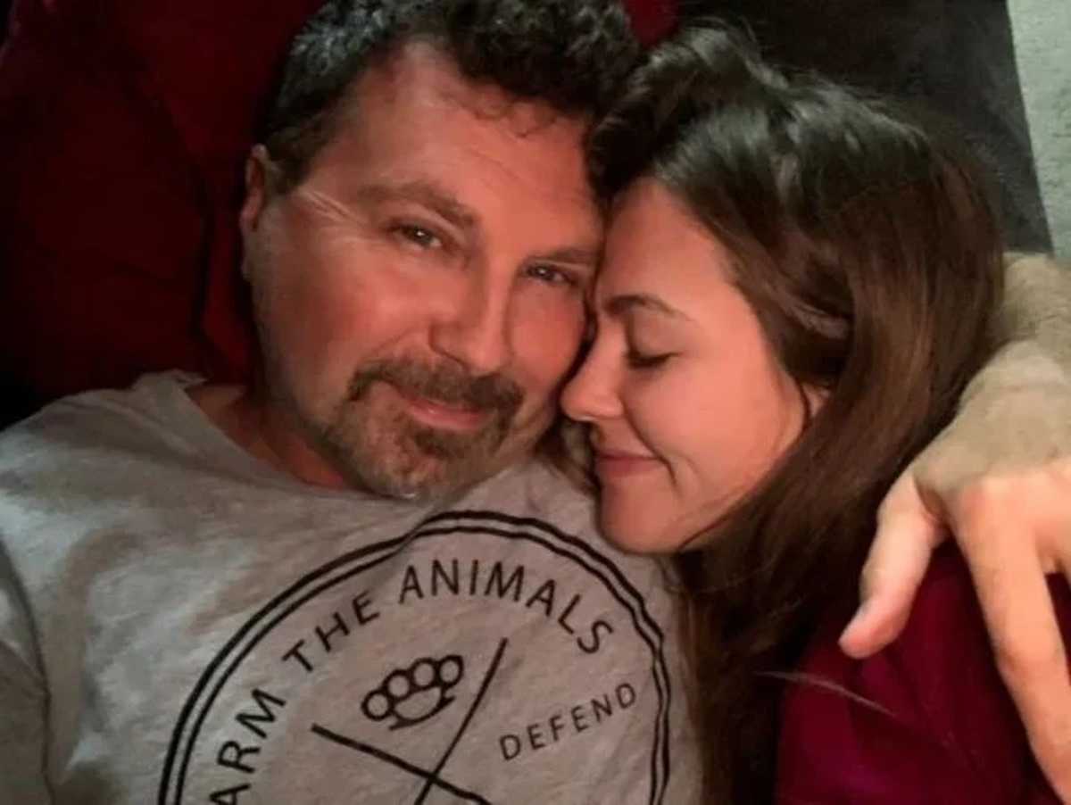 Sarah Henderson y su esposo Darin quieren hacer un programa para concientizar y naturalizar relaciones tan dispares en edad como la suya.