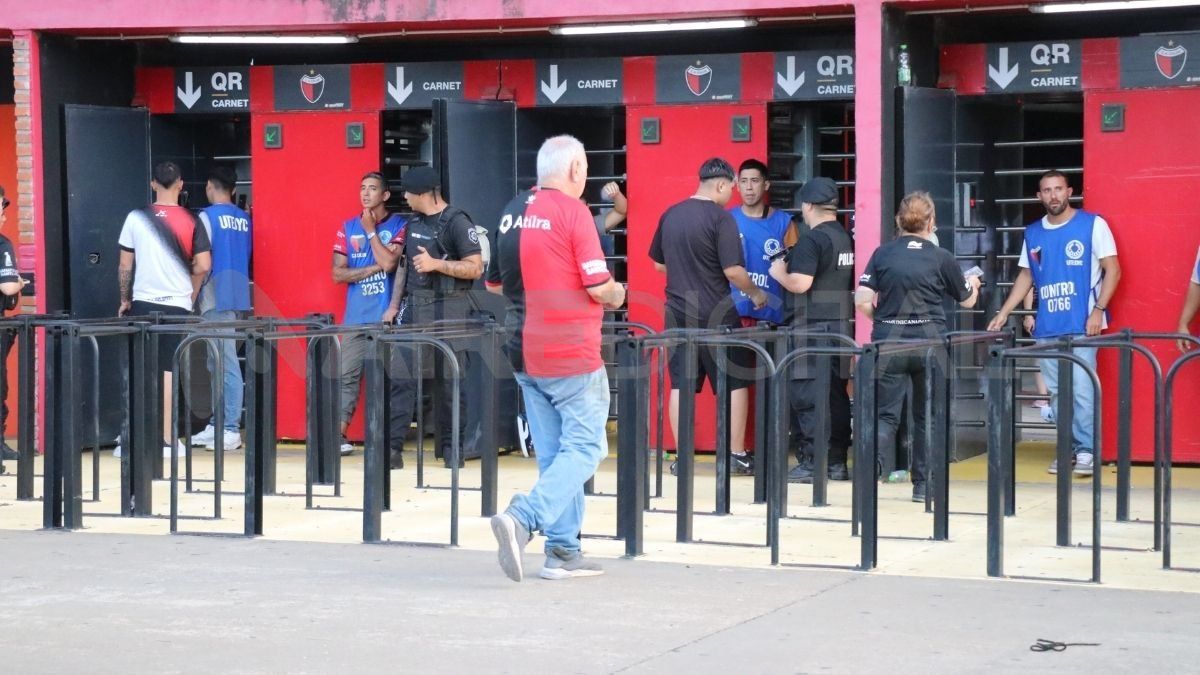 Peverengo aseguró que es complejo que se pueda resolver el pedido del regreso de bombos y banderas a la popular.