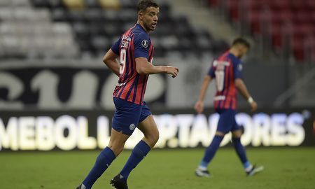 Franco Di Santo está con molestias físicas y podría no jugar para San Lorenzo ante Argentinos Juniors por la Copa de la Liga. Franco Di Santo está con molestias físicas y podría no jugar para San Lorenzo ante Argentinos Juniors por la Copa de la Liga.